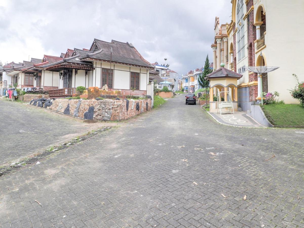 Oyo 2997 Grand Suites Palace 2 Sindanglaya Eksteriør bilde